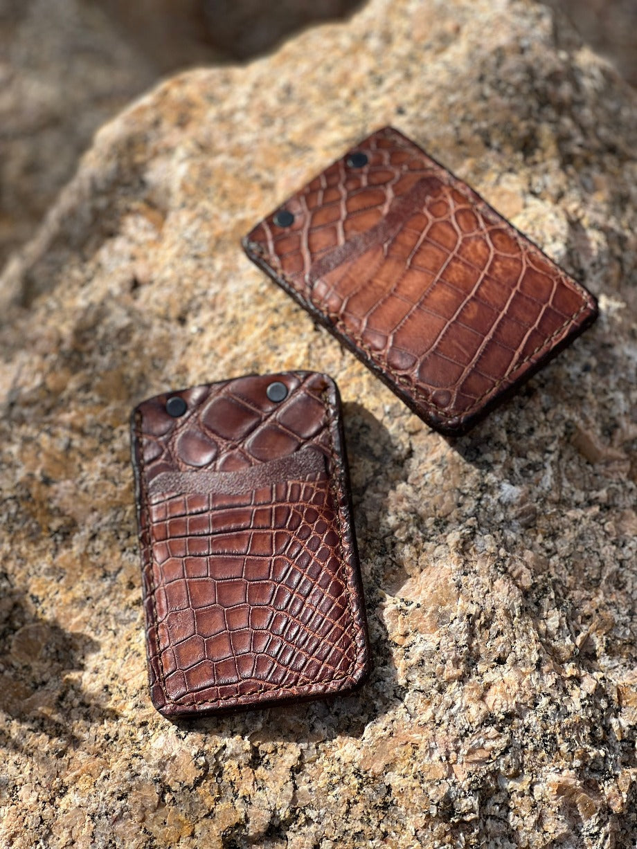 The Ventura American Alligator Minimalist Leather Wallet in Distressed Saddle Brown